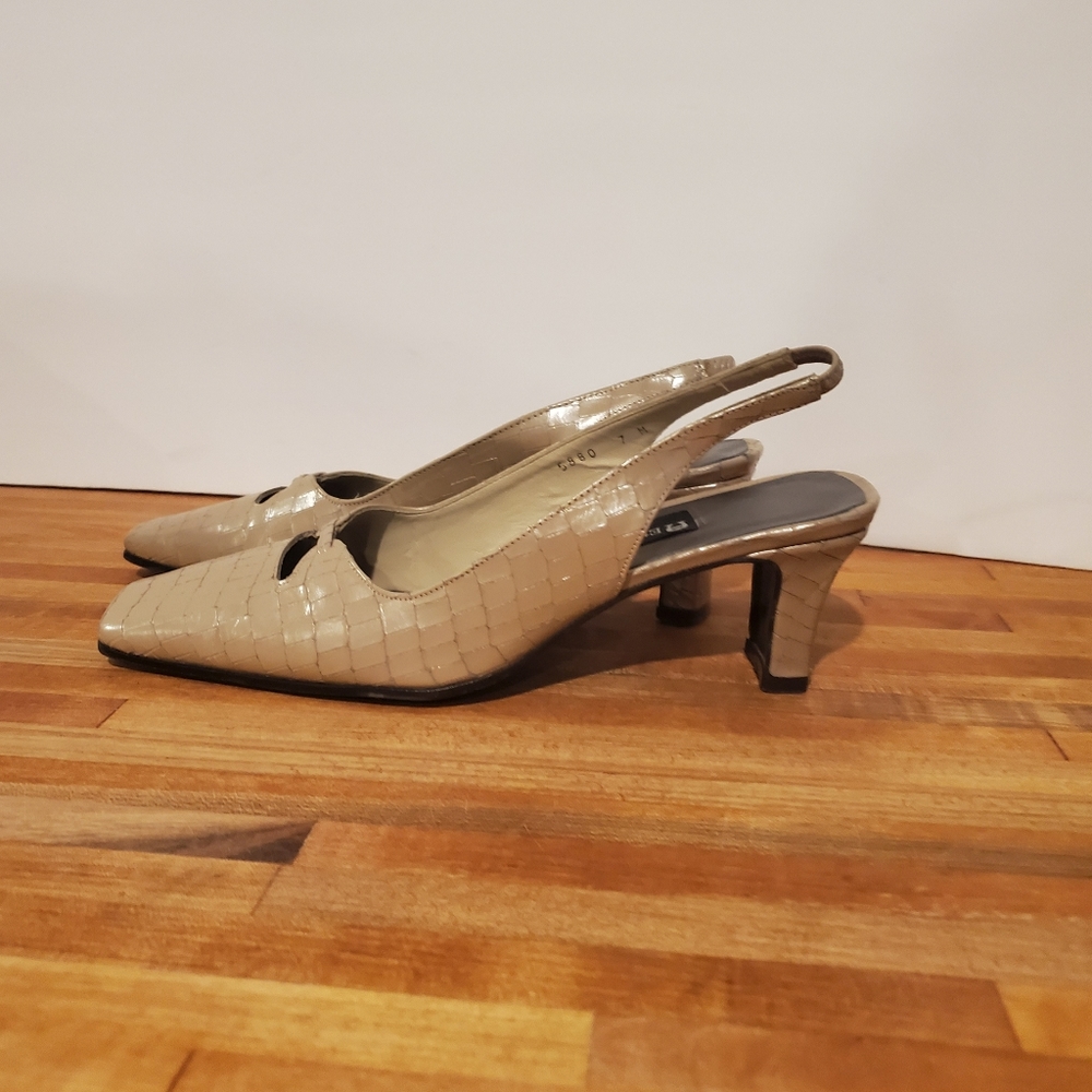 Vintage Etienne Aigner slingback animal skin beige nude square toe pumps
